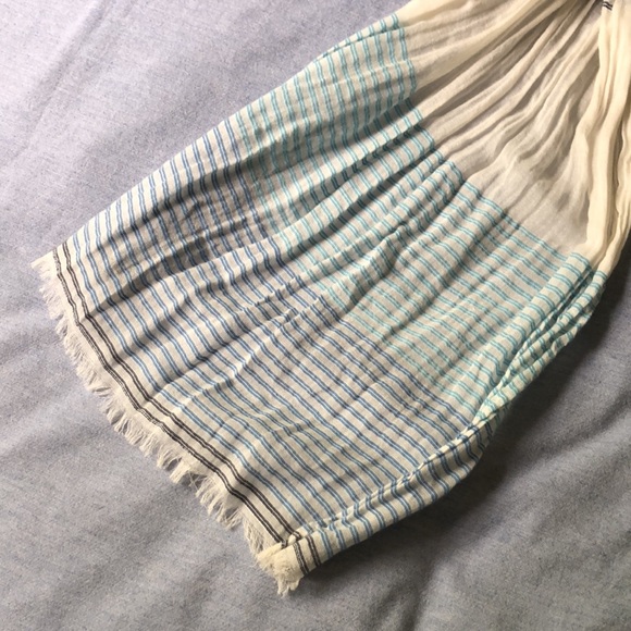 Bundle of Scarfs (2)~ H&M + Gap ~ Multi colour / standard scarf size. - Picture 11 of 13